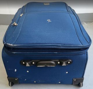 Maleta azul de viaje