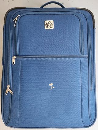 Maleta azul de viaje