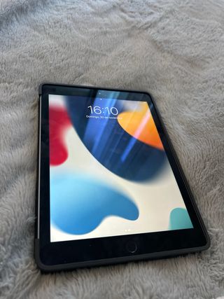 iPad Air 2 Gris Espacial + funda de regalo.