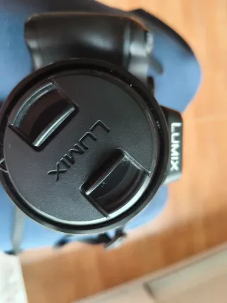 Cámara digital Lumix Negra y funda para camara