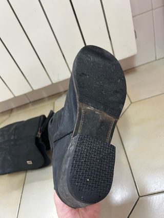 Botas de piel negras. con muy poco uso.