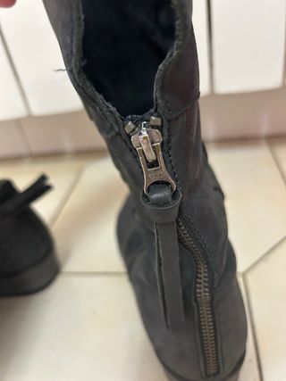 Botas de piel negras. con muy poco uso.