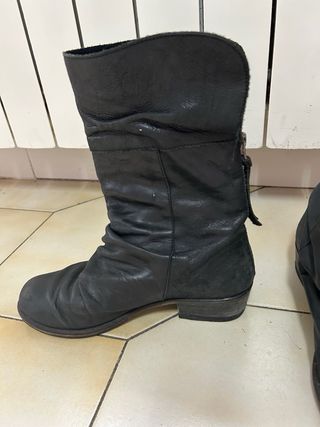 Botas de piel negras. con muy poco uso.