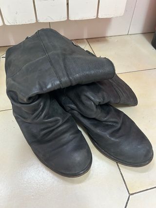 Botas de piel negras. con muy poco uso.