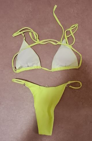 Bikini amarillo neón