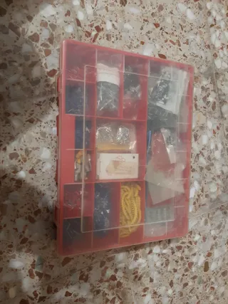 Caja de terminales eléctricos surtidos