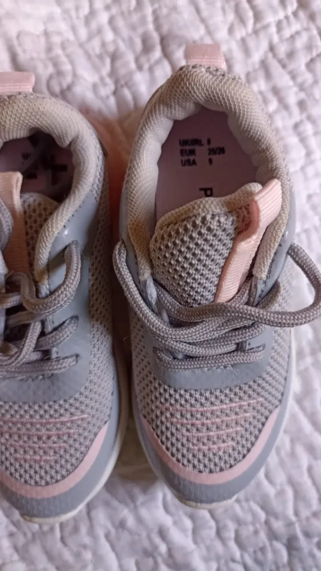 Zapatillas deportivas niña grises y rosas