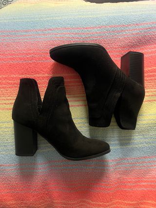 Botines de tacón negros