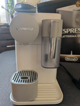 Cafetera Nespresso Lattissima Blanco