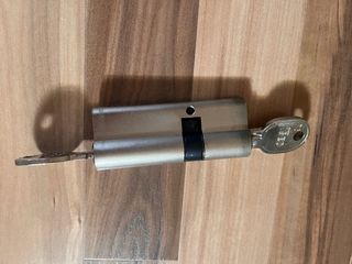 Cilindro de cerradura con llave