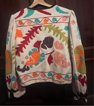 Chaqueta bordada multicolor