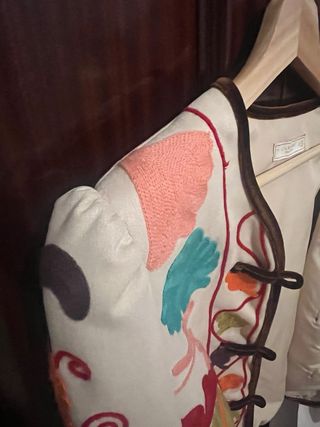 Chaqueta bordada multicolor