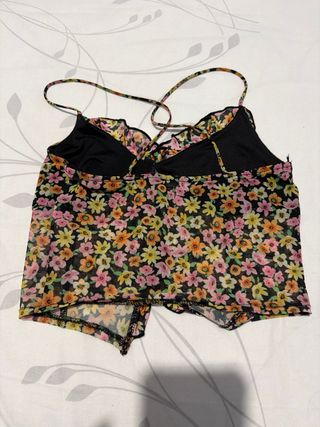 Blusa floral con volantes