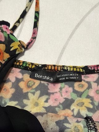 Blusa floral con volantes