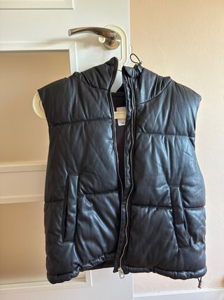 Chaleco acolchado Bershka negro