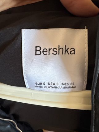 Chaleco acolchado Bershka negro