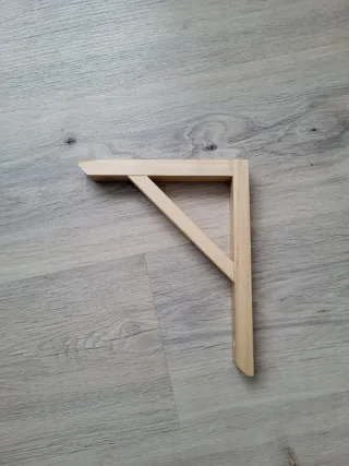 Escuadras de madera, 6 como esta.