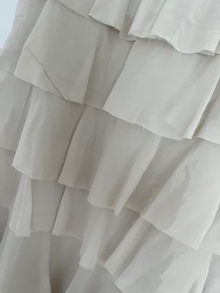 Falda larga beige con volantes