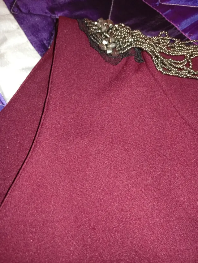 SOLO ENVÍOS. Vestido elegante mujer, color granate