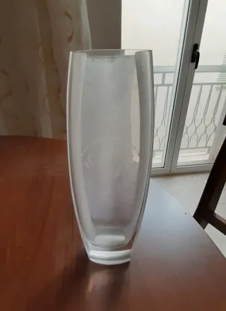Vaso in vetro satinato con decorazione