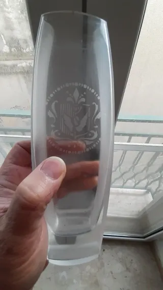 Vaso in vetro satinato con decorazione