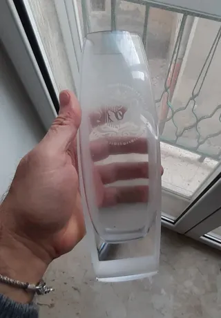 Vaso in vetro satinato con decorazione