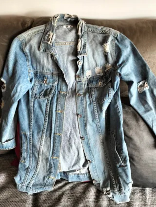 Chaqueta vaquera con rotos talla vale para m tmbn