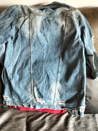 Chaqueta vaquera con rotos talla vale para m tmbn