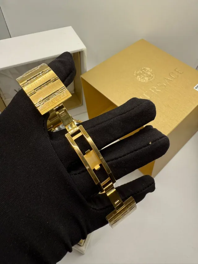 Reloj Versace Dorado y Negro