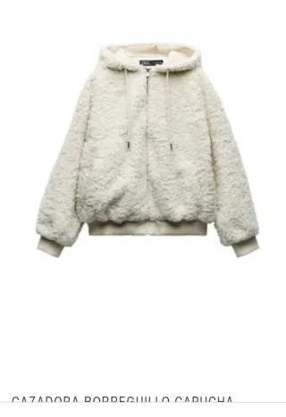 Cazadora borreguito Zara con capucha