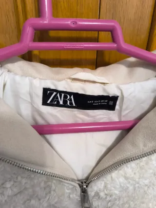 Cazadora borreguito Zara con capucha