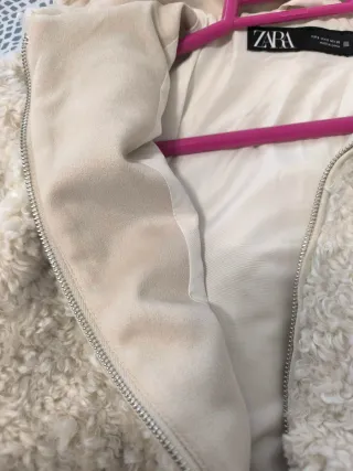 Cazadora borreguito Zara con capucha