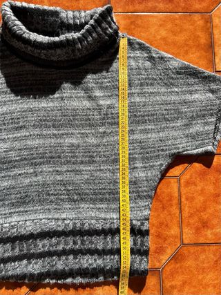 Maglione corto a collo alto in maglia grigia - TU