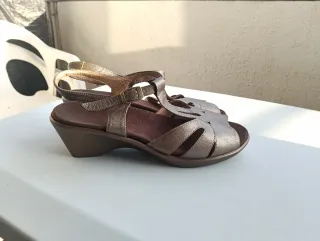 Sandalias de piel marca Piesanto