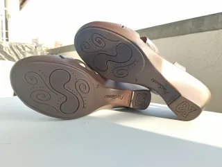 Sandalias de piel marca Piesanto