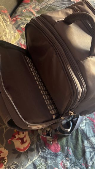 Mochila de viaje gris