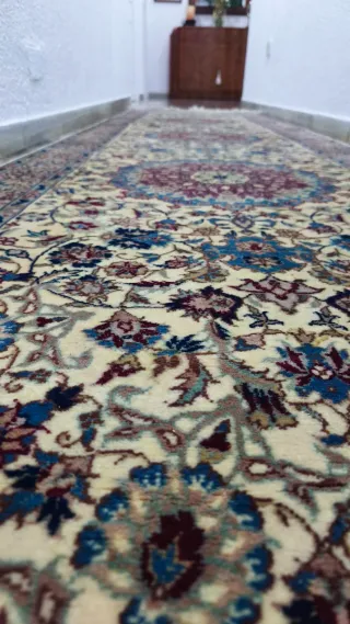 Alfombra persa de lana beige y multicolor