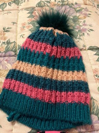 Set cappellino lana e scaldacollo nero