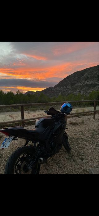 Vendo Yamaha YZF R125 – Marzo 2023 – 13.800 km – G