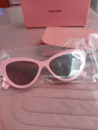 Gafas de sol Miu Miu rosas