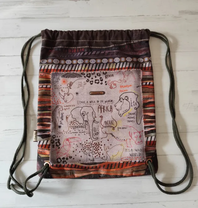 Mochila de cuerdas, estampada de África.