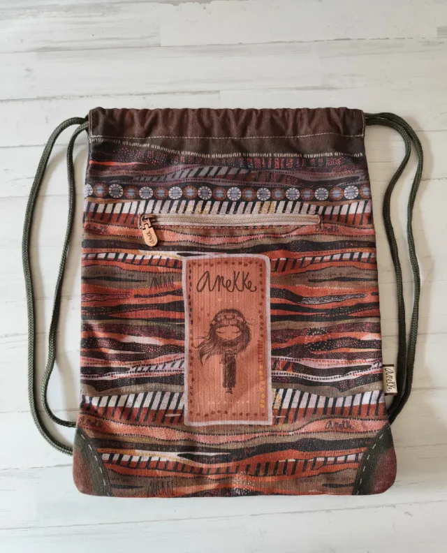 Mochila de cuerdas, estampada de África.