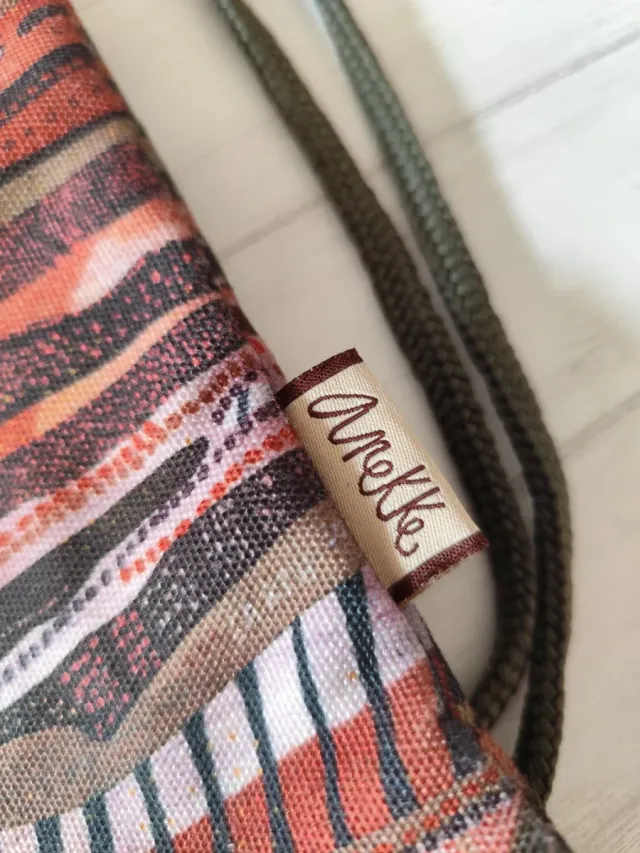 Mochila de cuerdas, estampada de África.