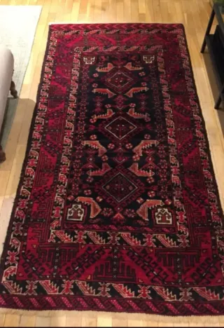 Tappeto pakistano in lana nera e rossa