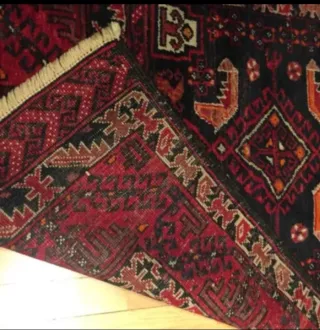 Tappeto pakistano in lana nera e rossa