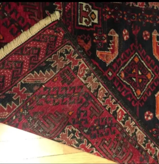 Tapete Paquistanês de Lã Preta e Vermelha