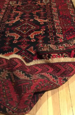 Tappeto pakistano in lana nera e rossa