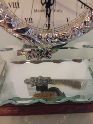 Orologio da tavolo in vetro e metallo Non funziona