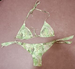 Bikini verde estampado tropical