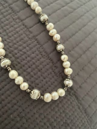 Collar Perlas y Plata, es una pieza antigua